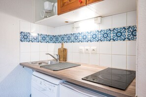 Refrigerador, microondas, horno y lavavajillas 