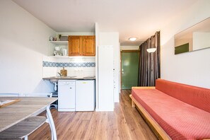 Interior - Apartment 'Bds1 37 4/5 Sleeps' with Mountain View, Balcony and Wi-Fi (Saint-François-Longchamp)