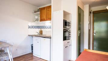 Refrigerador, microondas, horno, lavavajillas