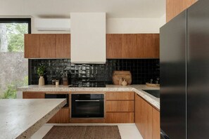 Frigorífic, microones, forn i placa de cuina