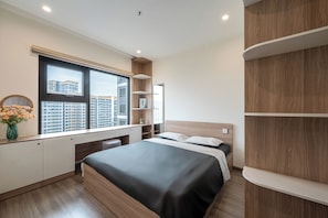 Cortinas blackout, tabla de planchar con plancha y wifi gratis 