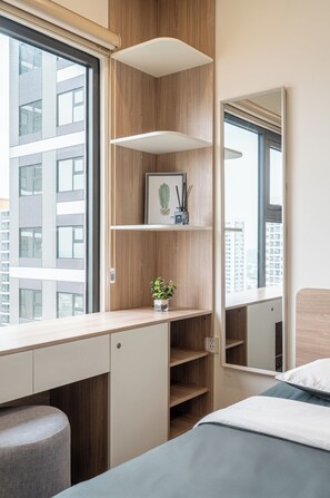 Cortinas opacas, tabla de planchar con plancha, wifi gratis