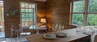 Cosy and secluded cabin in mansion grounds