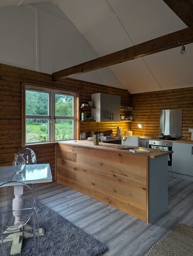 Cosy and secluded cabin in mansion grounds