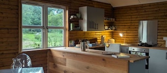 Cosy and secluded cabin in mansion grounds