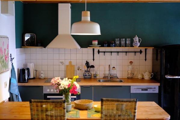 Fridge, oven, dishwasher, coffee/tea maker