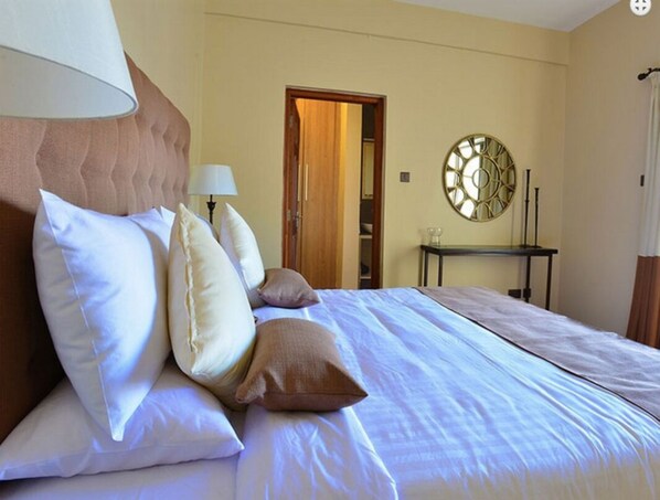 3 bedrooms, iron/ironing board, bed sheets