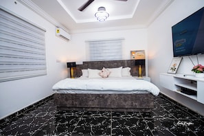 3 chambres, fer et planche à repasser, Wi-Fi, draps fournis