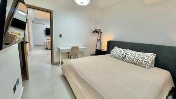 1 dormitorio, tabla de planchar con plancha, wifi y ropa de cama