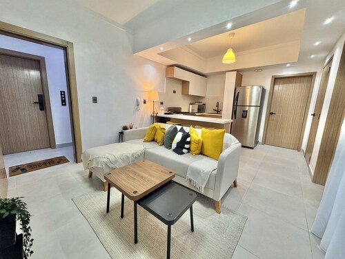 Charming Modern 1BR Apt with Pool Gym @ City