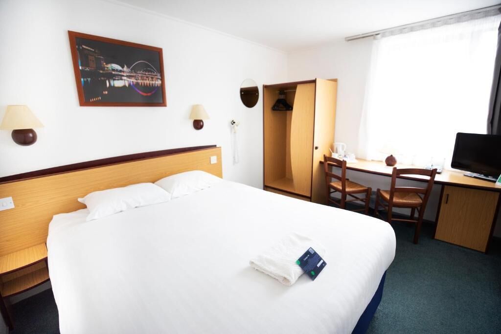 Standard Double Room | Iron/ironing board, free WiFi