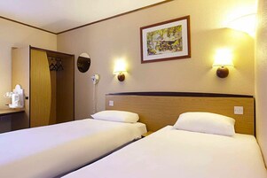 Standard Twin Room | Iron/ironing board, free WiFi
