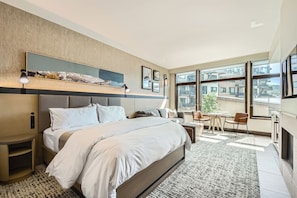 1 chambre, coffre-fort, bureau, fer et planche à repasser