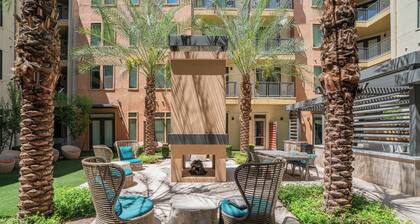 Boulevard Stays Modern Roosevelt Row Suite 1BR Pool, Gym 1