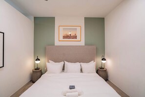 1 bedroom, iron/ironing board, WiFi, bed sheets - Boulevard Stays Modern Roosevelt Row Suite 1BR Pool, Gym 4 (Phoenix)