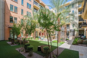 Exterior - Boulevard Stays Modern Roosevelt Row Suite 2BR Pool, Gym 6 (Phoenix)