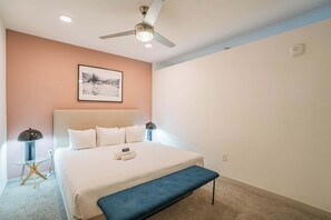 1 bedroom, iron/ironing board, WiFi, bed sheets - Boulevard Stays Modern Roosevelt Row Suite 1BR Pool, Gym 7 (Phoenix)