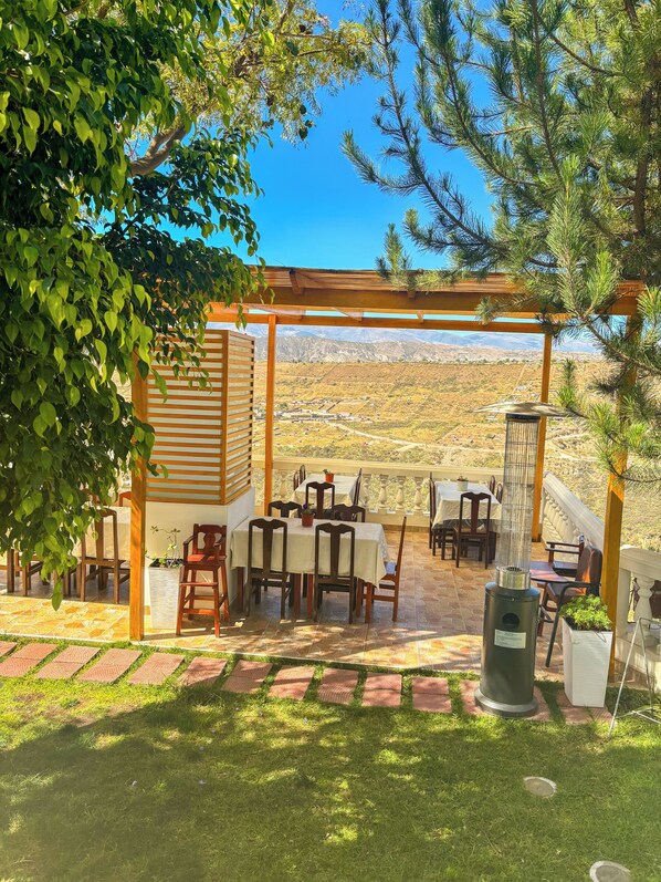 Restaurant - Hotel Umaru (Andres Avelino Caceres Dorregaray)