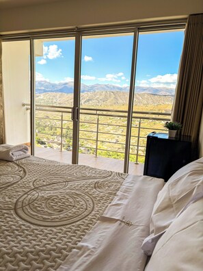 Chambre Confort, balcon, vue vallée