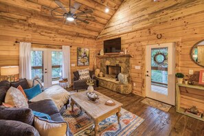 Televisor, llar de foc, videojocs i oficines 