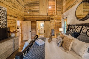 3 bedrooms, desk, iron/ironing board, WiFi