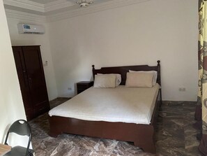 Superior Bungalow, Balcony, Resort View | Peti besi dalam bilik, ruang kerja komputer riba 