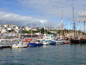 Marina - Spectacular Sea Views across the Marina & beyond 2-bedroom cottage in Brixham (Brixham)
