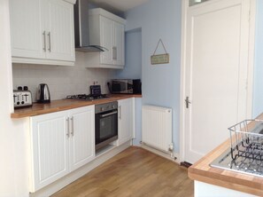 Mikrowelle, Ofen, Geschirrspüler