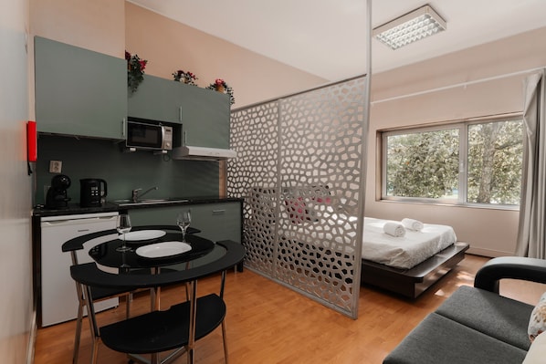 1 chambre, fer et planche à repasser, Wi-Fi, draps fournis