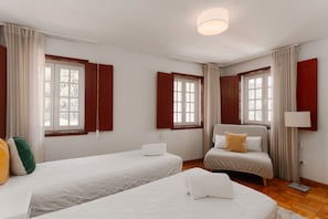 2 chambres, fer et planche à repasser, Wi-Fi, draps fournis