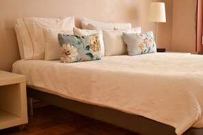 2 chambres, fer et planche à repasser, Wi-Fi, draps fournis