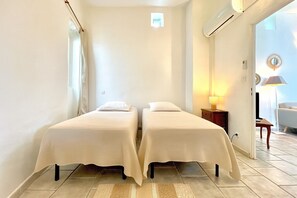 3 bedrooms, iron/ironing board, internet, bed sheets