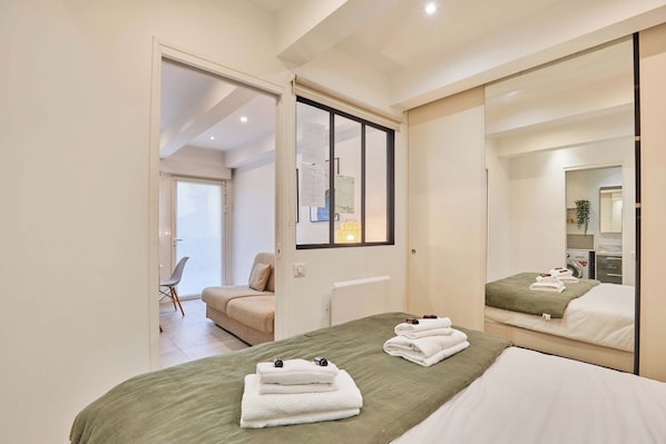 Apartment | 1 bedroom, laptop workspace, iron/ironing board, bed sheets