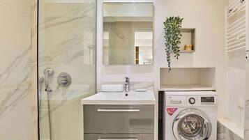 Apartment | Bathroom