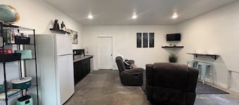 Lovely 2-bedroom apartment with mountain views in Anaconda