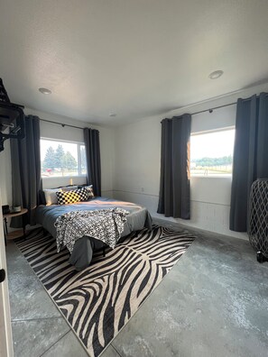 2 bedrooms, iron/ironing board, Internet, bed sheets