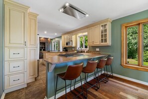 Fridge, microwave, oven, stovetop - Spacious Family Home in Chelsea | 3 Bedrooms | 5 Minutes from Nordik Spa (Chelsea)