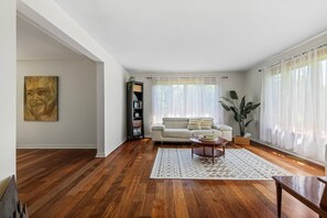 TV, fireplace - Spacious Family Home in Chelsea | 3 Bedrooms | 5 Minutes from Nordik Spa (Chelsea)