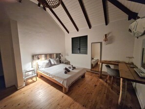 5 habitaciones, tabla de planchar con plancha, internet y ropa de cama 