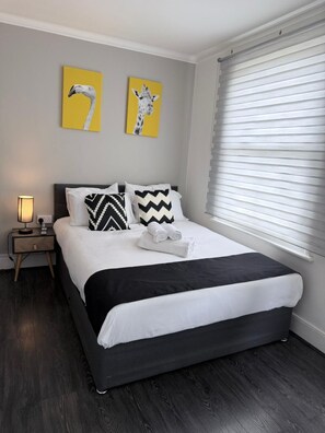 1 bedroom, iron/ironing board, WiFi, bed sheets - Fairbridge 5. (Central London)