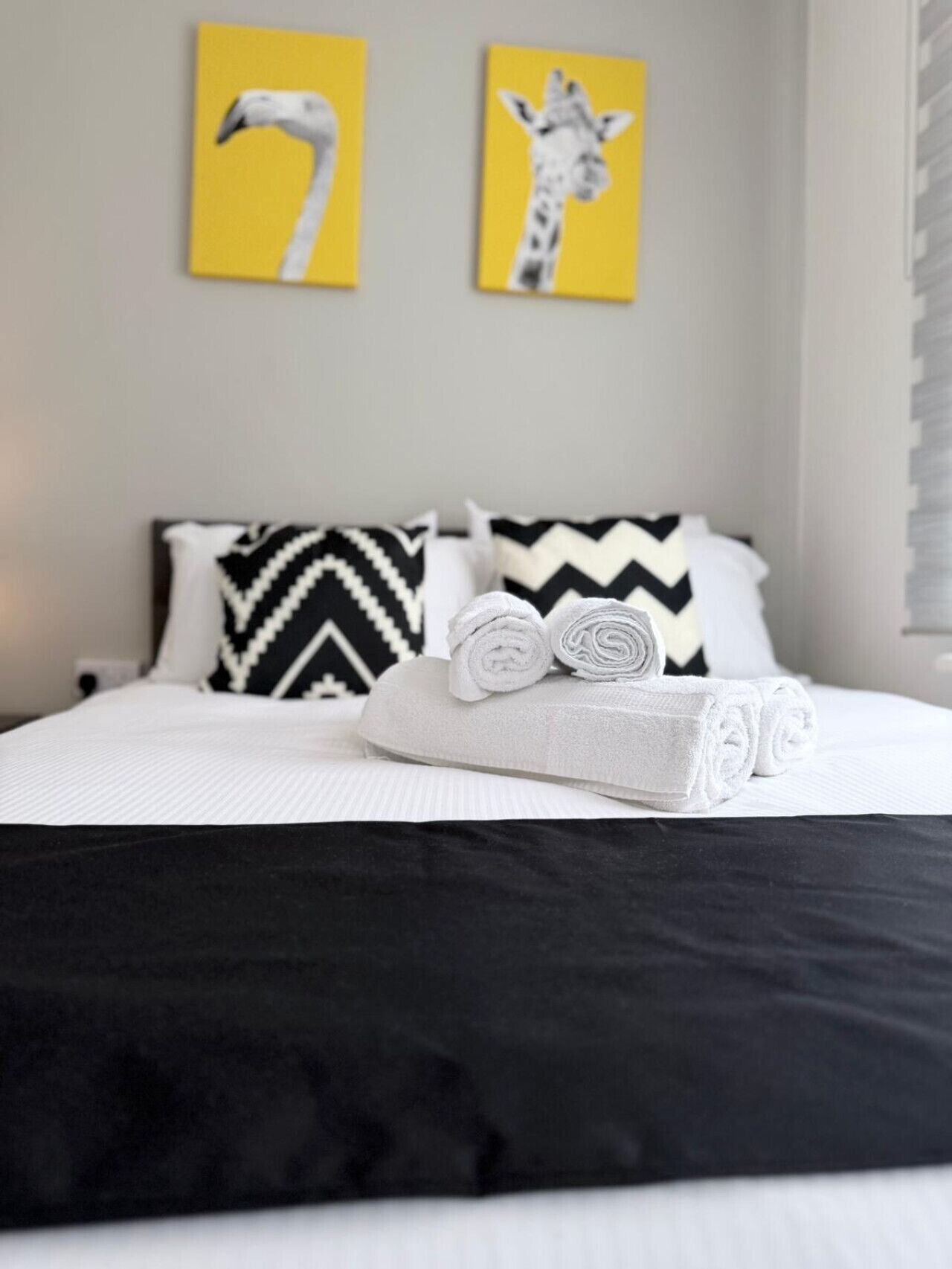 1 dormitorio, tabla de planchar con plancha, wifi y ropa de cama