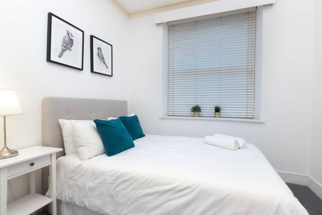 3 عدّة غرف نوم ومكواة/لوح كي وسرير سفر وواي فاي