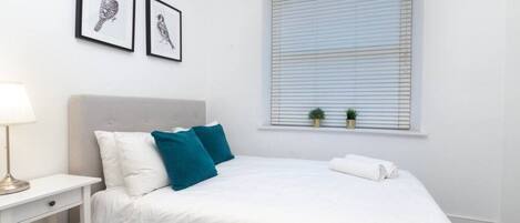 3 عدّة غرف نوم ومكواة/لوح كي وسرير سفر وواي فاي