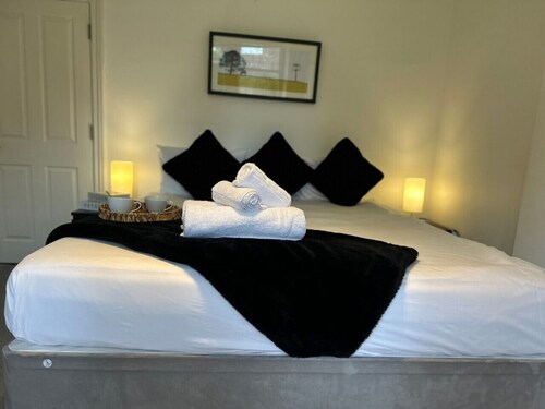 Chelsea - Parent Airbnb listing