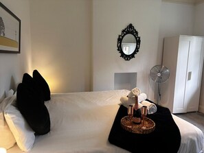 3 soverom, strykejern/-brett, reiseseng for barn og wi-fi