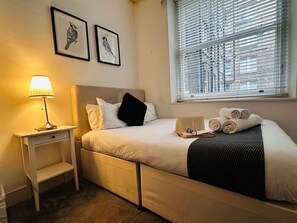 3 bedrooms, iron/ironing board, travel crib, WiFi - Chelsea - Parent Airbnb listing (Chelsea)