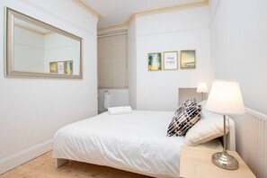 3 chambres, fer et planche à repasser, lit parapluie, Wi-Fi