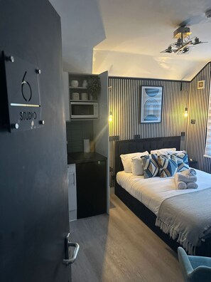 1 chambre, fer et planche à repasser, Wi-Fi, draps fournis