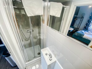 Hårtørrer, håndklæder
