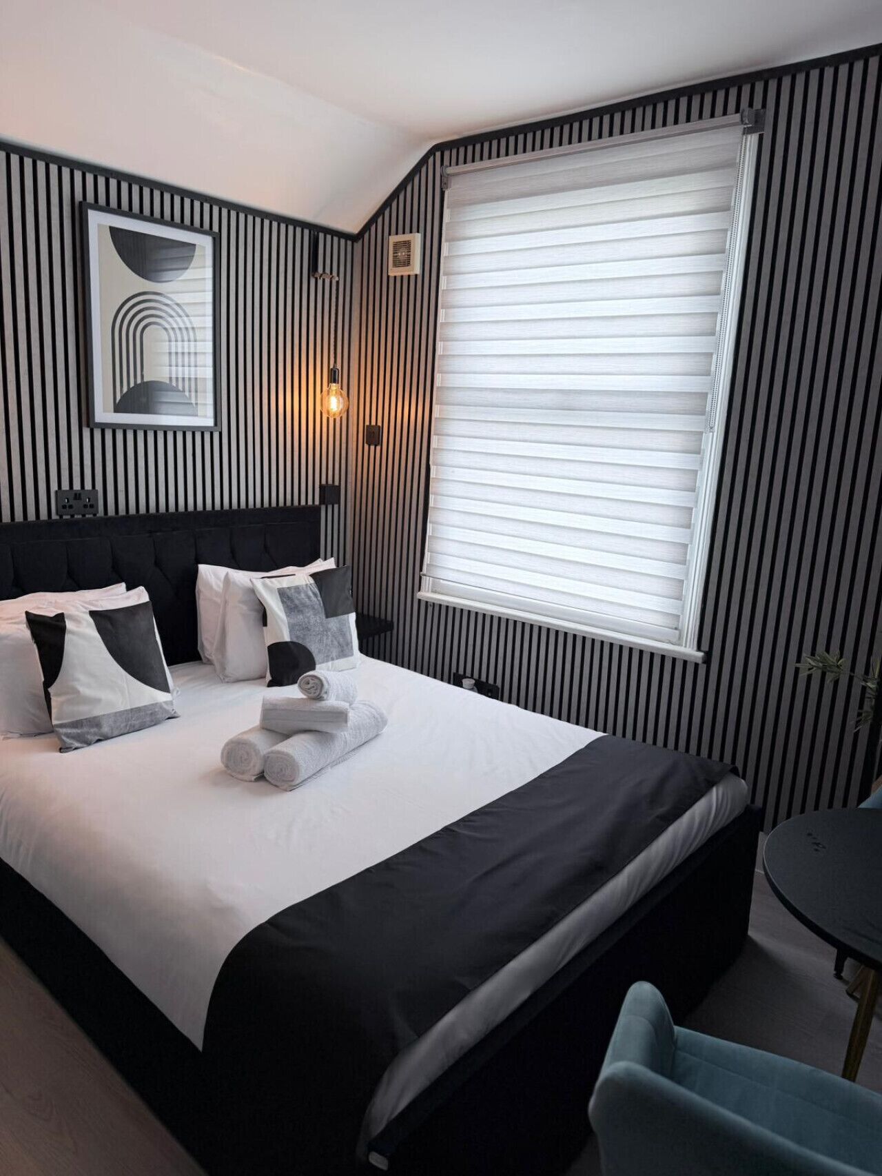 1 dormitorio, tabla de planchar con plancha, wifi y ropa de cama